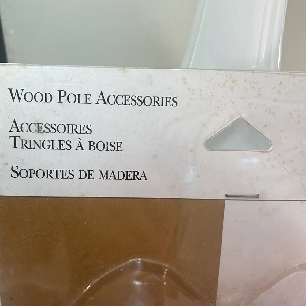 Wamsutto wood pole